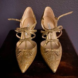 Gold Oscar de la Renta heels